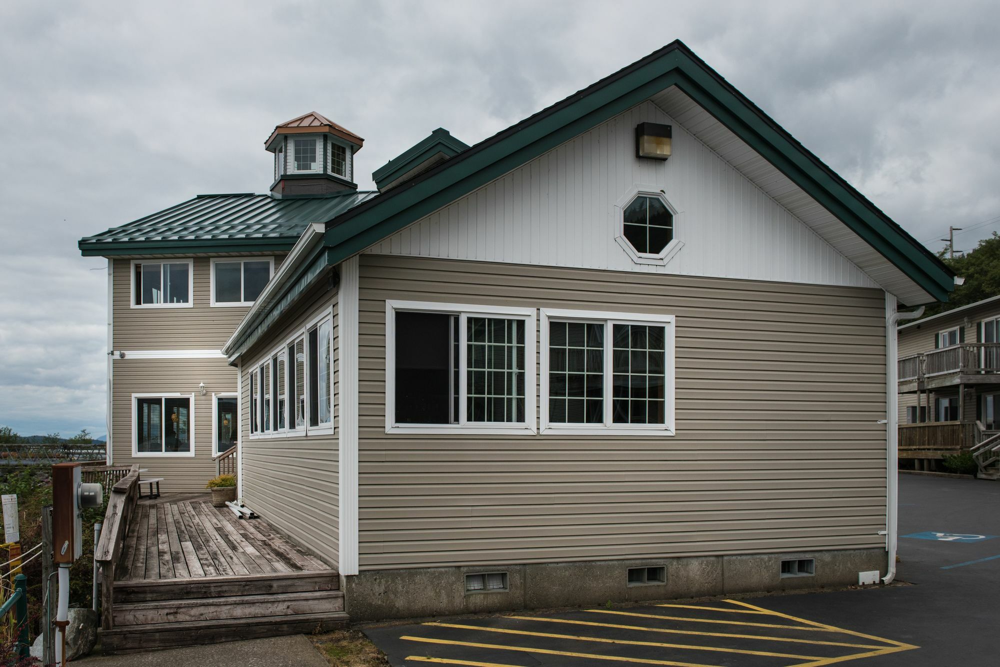 The Ketch Inn Ketchikan Exterior photo